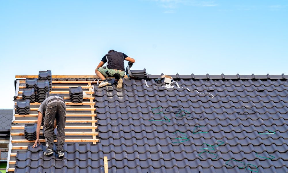 craftsman builds a new roof from ceramic tiles.
